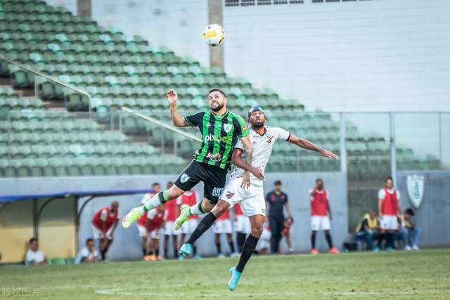 冯莱重返上海男篮 与费雷尔成新赛季外援搭档